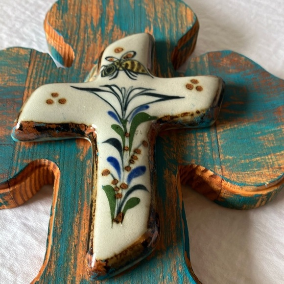 Artistic Wooden Cross with Bluebonnets & Bee Design- Handcrafted- made in Mexico - Picture 16 of 16